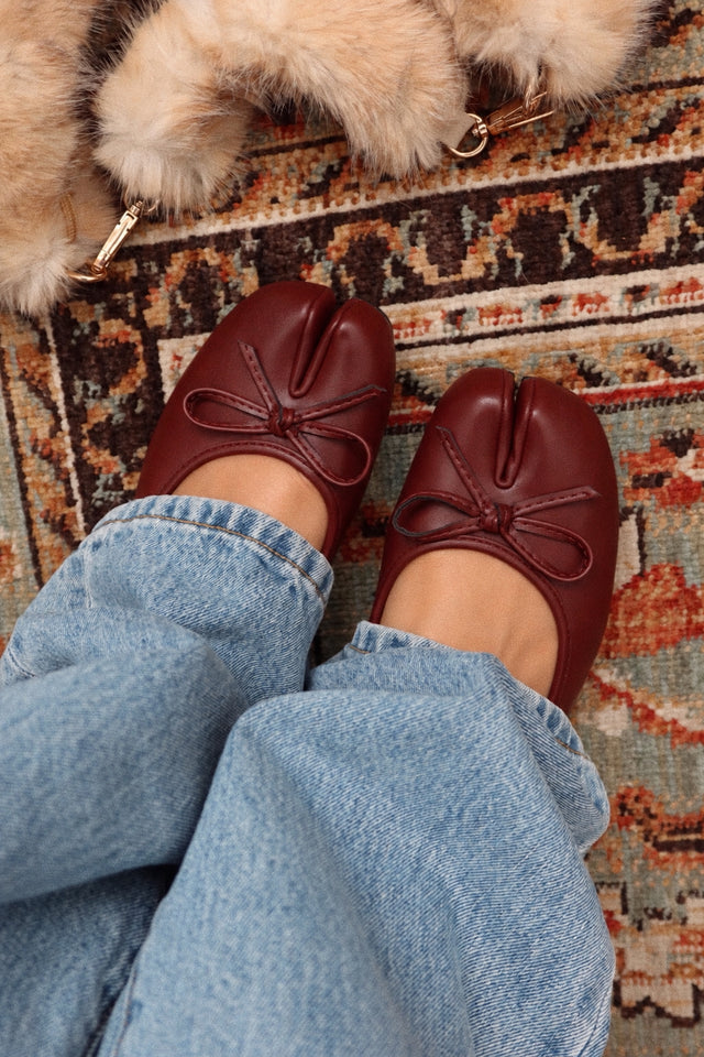 Load image into Gallery viewer, Zyra Bow Tabi Ballet Flats - Wine