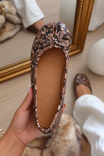 Load image into Gallery viewer, Zyra Bow Tabi Ballet Flats - Snake