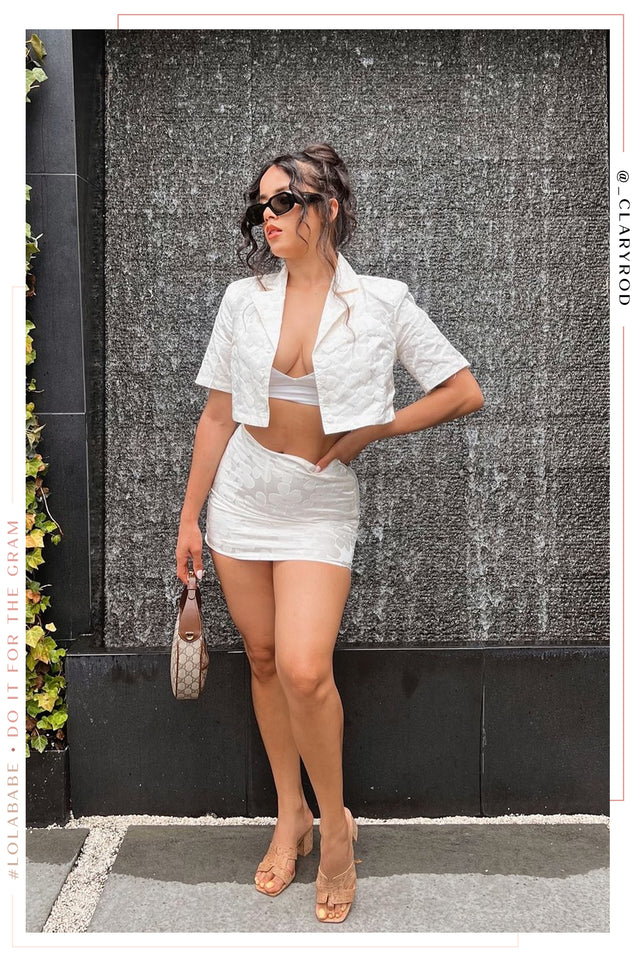 Load image into Gallery viewer, Sarina Button Up Crop Top - White