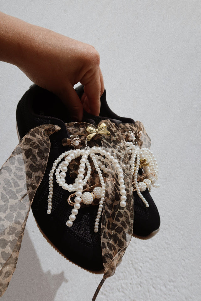 Load image into Gallery viewer, Downtown Stroll Lace Up Sneakers - Black