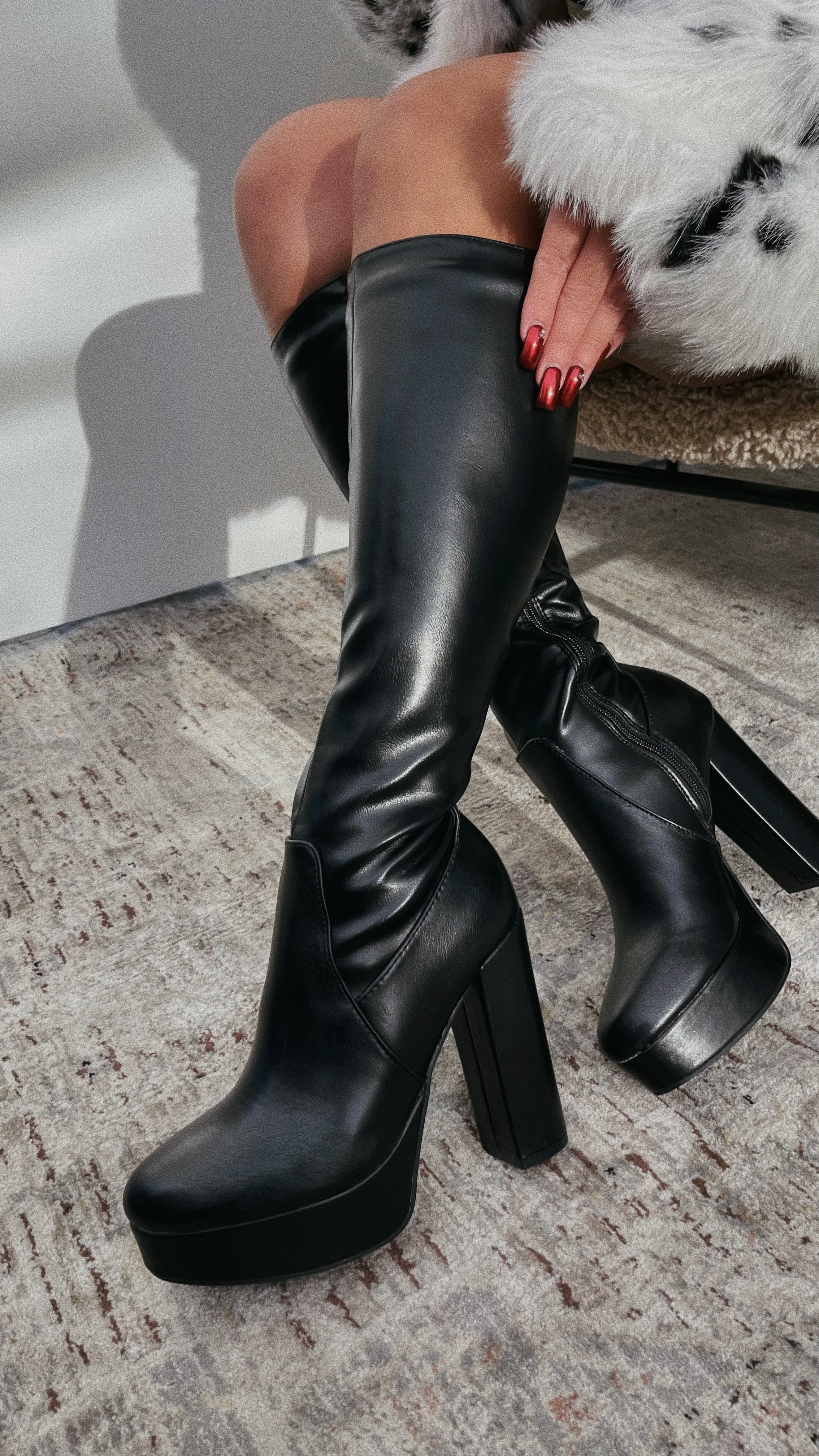 Miss Lola Ellie Black Platform Block Heel Boots – MISS LOLA