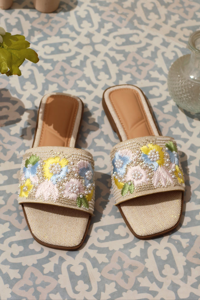 Load image into Gallery viewer, Petal Kisses Flat Slip On Sandals - Nude