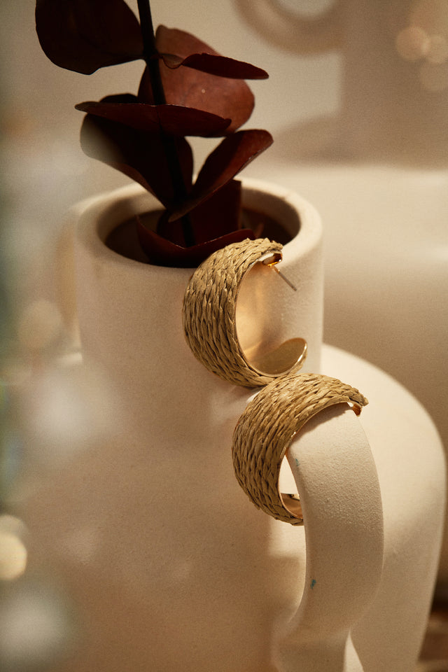 Load image into Gallery viewer, NATURAL RAFIA EARRINGS