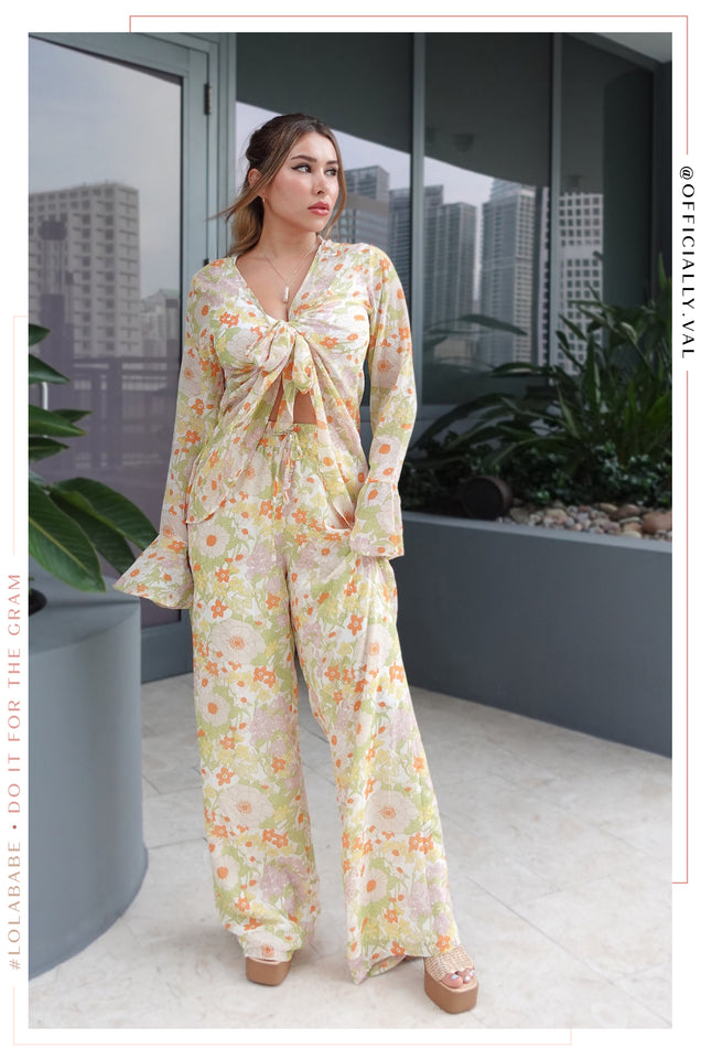 Load image into Gallery viewer, Nadiah Long Sleeve Cover Up Top - Floral