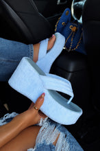 Load image into Gallery viewer, Jazzy Platform Thong Sandals - Light Blue