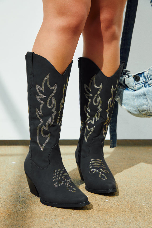 Load image into Gallery viewer, Black Cowgirl Boots Worn By Female Model