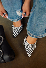 Load image into Gallery viewer, Women Wearing Zebra Print Pointed Toe Mules