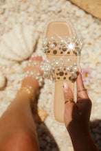 Load image into Gallery viewer, Women Holding Pearl Sandals