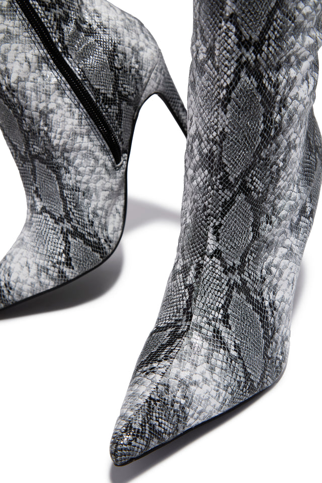 Load image into Gallery viewer, Hailey Knee High Stiletto Boots - Black/White Snake