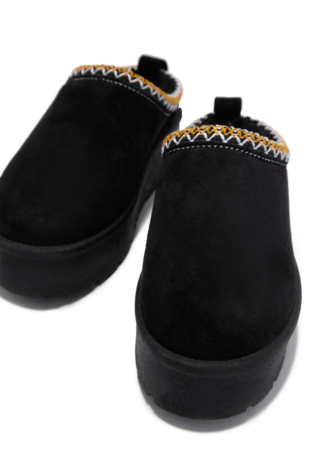 Load image into Gallery viewer, Cozy Weather Slip On Platform Flats - Black