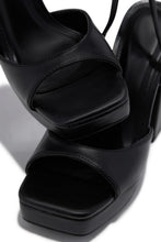 Load image into Gallery viewer, Kami Platform Block Heels - Black