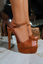 Load image into Gallery viewer, Bombshell Strut Platform High Heels - Camel