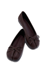 Load image into Gallery viewer, Zyra Bow Tabi Ballet Flats - Brown
