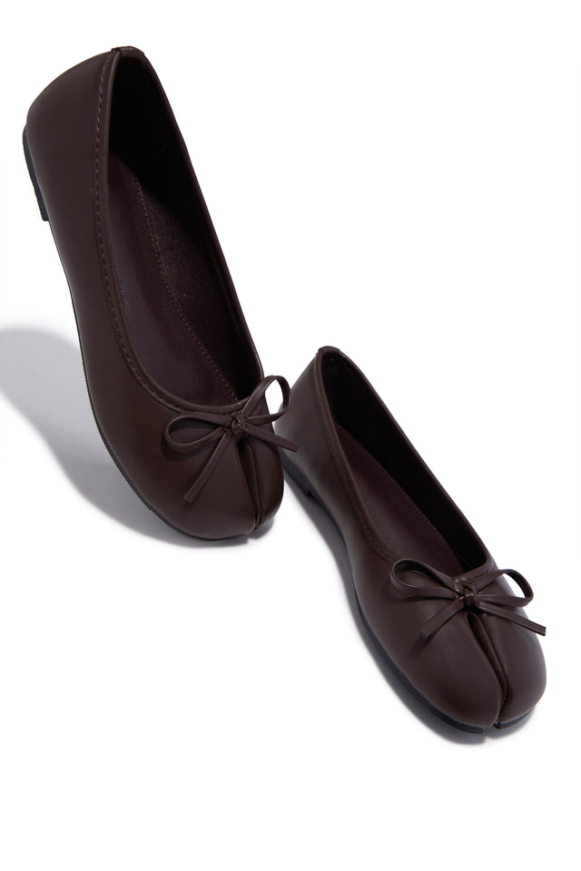 Load image into Gallery viewer, Zyra Bow Tabi Ballet Flats - Brown