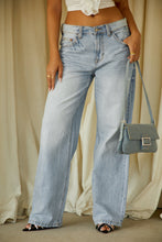 Load image into Gallery viewer, Light Wash Denim Jeans