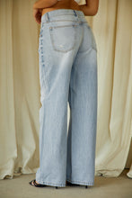 Load image into Gallery viewer, Vintage Wash Denim Jeans