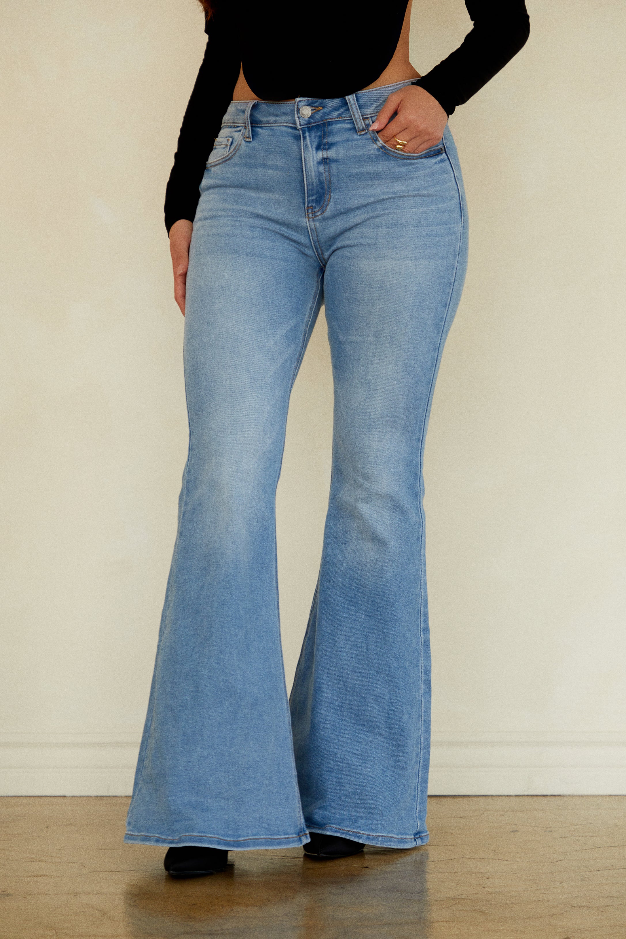Miss Lola | Ivette Light Denim Mid Rise Super Flare Pant – MISS LOLA