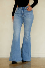 Load image into Gallery viewer, Super Flare Blue Wash Denim Jean