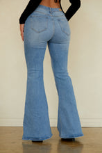 Load image into Gallery viewer, Blue Wash Flare Jeans