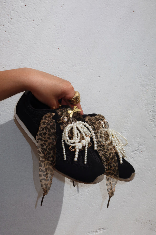 Load image into Gallery viewer, Downtown Stroll Lace Up Sneakers - Black
