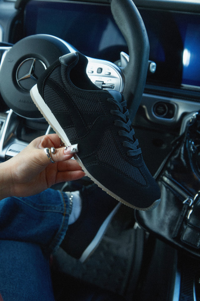 Load image into Gallery viewer, Downtown Stroll Lace Up Sneakers - Black