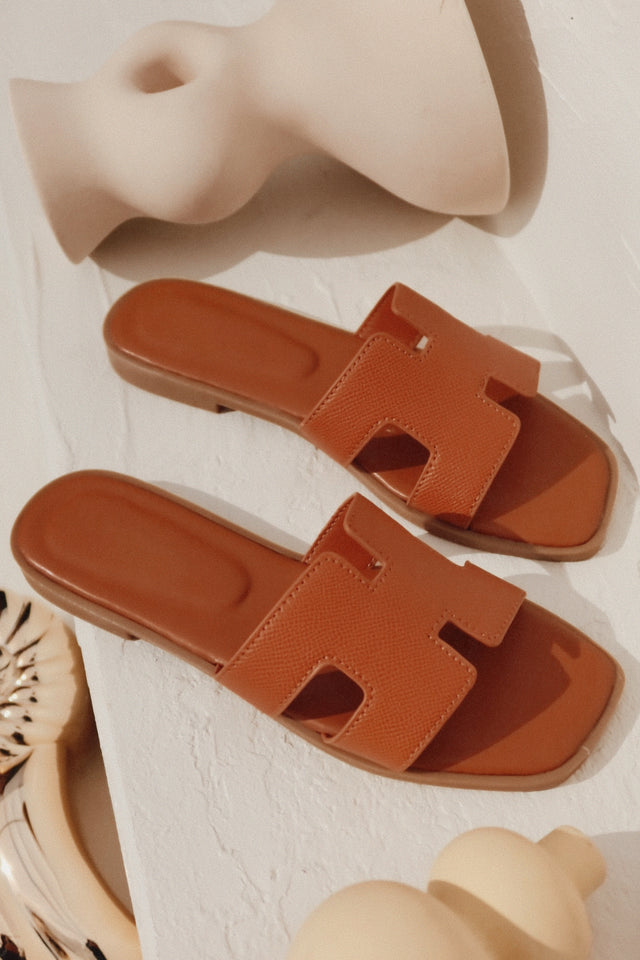 Load image into Gallery viewer, Elara Slip On Sandals - Tan