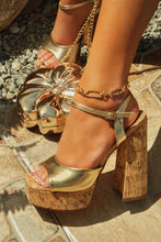 Load image into Gallery viewer, Elyna Platform Block Heels - Gold