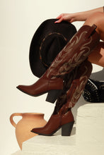 Load image into Gallery viewer, Exclusive Performance Cowgirl Boots - Wine
