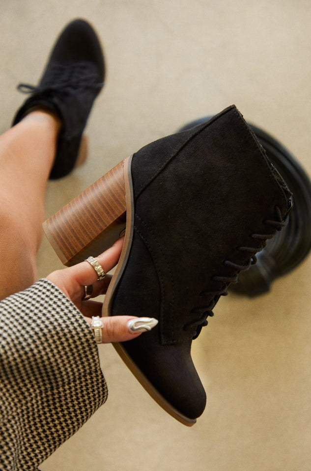 Load image into Gallery viewer, Fall Moment Lace Up Block Heel Ankle Boots - Black
