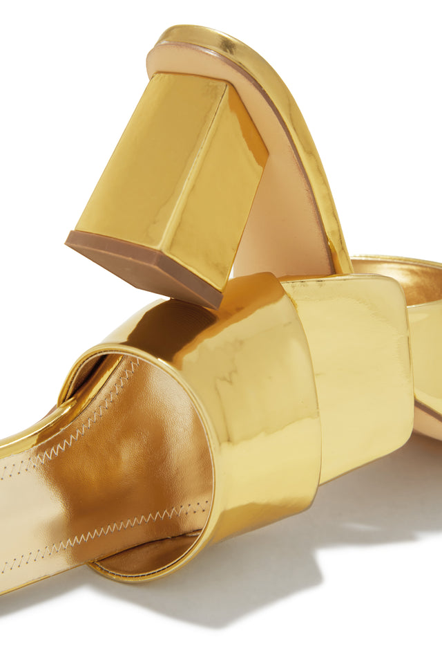 Load image into Gallery viewer, Gold Open Toe Square heels