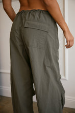 Load image into Gallery viewer, Windbreaker Green Pant