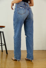 Load image into Gallery viewer, Medium Wash Straight Leg Jeans