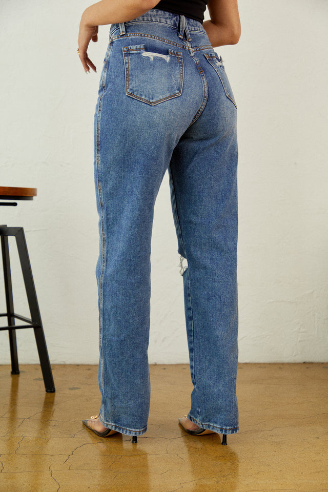 Load image into Gallery viewer, Medium Wash Straight Leg Jeans