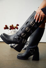 Load image into Gallery viewer, Women Wearing Black Boots