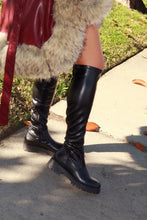 Load image into Gallery viewer, Izzy Flat Boots - Black