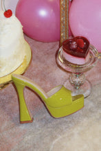 Load image into Gallery viewer, Jianna Platform Heel Mules - Lime