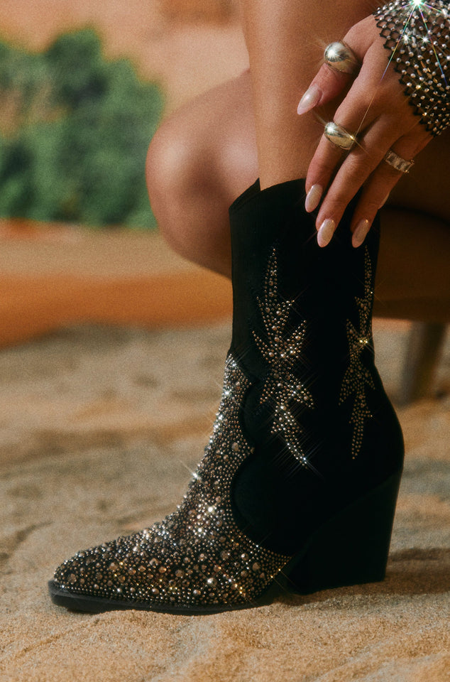 Load image into Gallery viewer, Women Closed Toe Cowgirl Boots