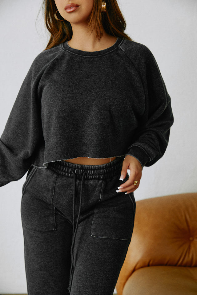 Load image into Gallery viewer, Black Crop Sweater