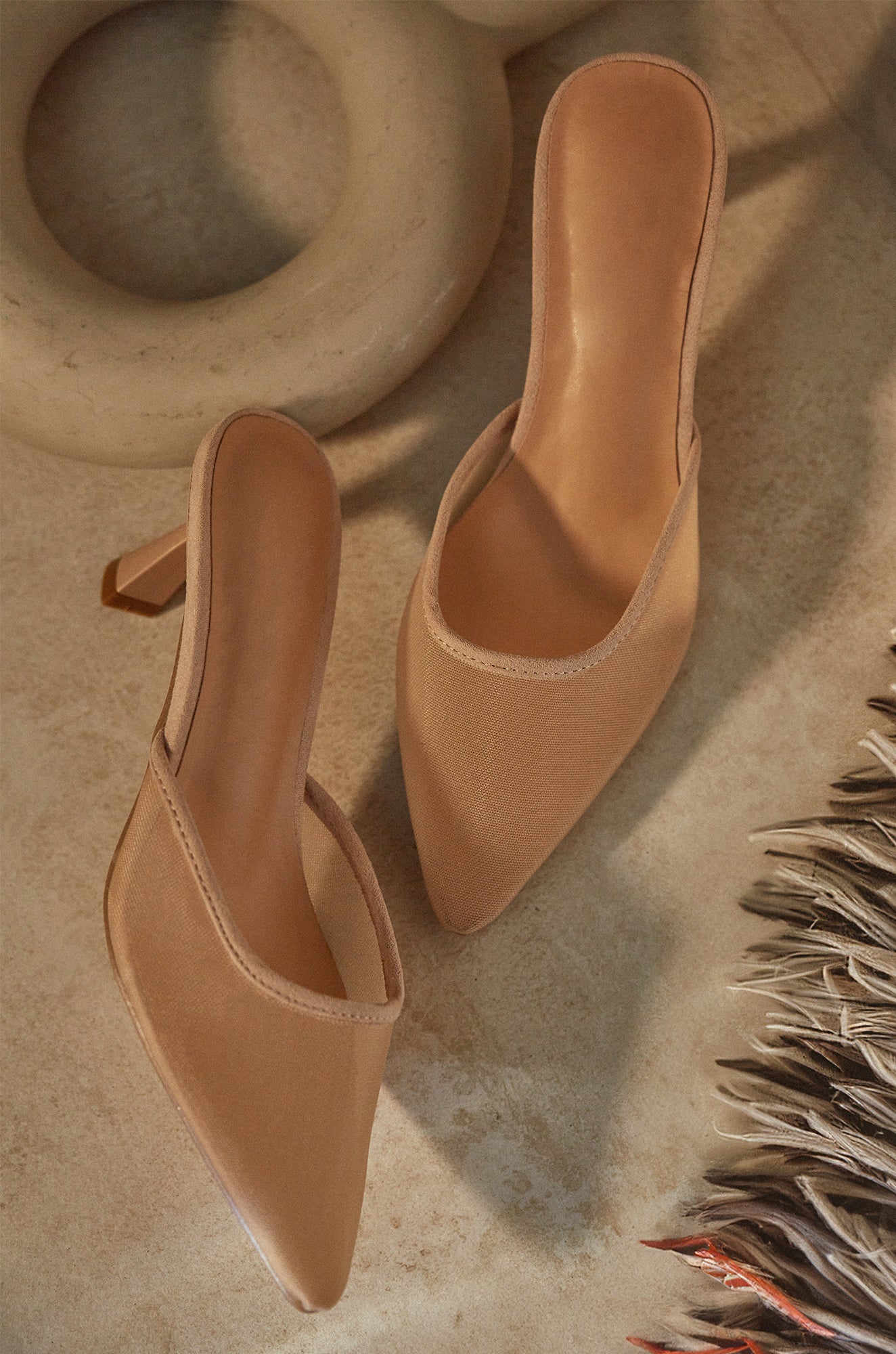 Nude pointed toe deals