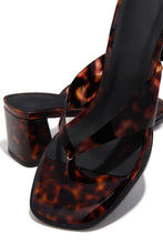 Load image into Gallery viewer, Destiny Thong Strap Chunky Mid Heels - Tortoise