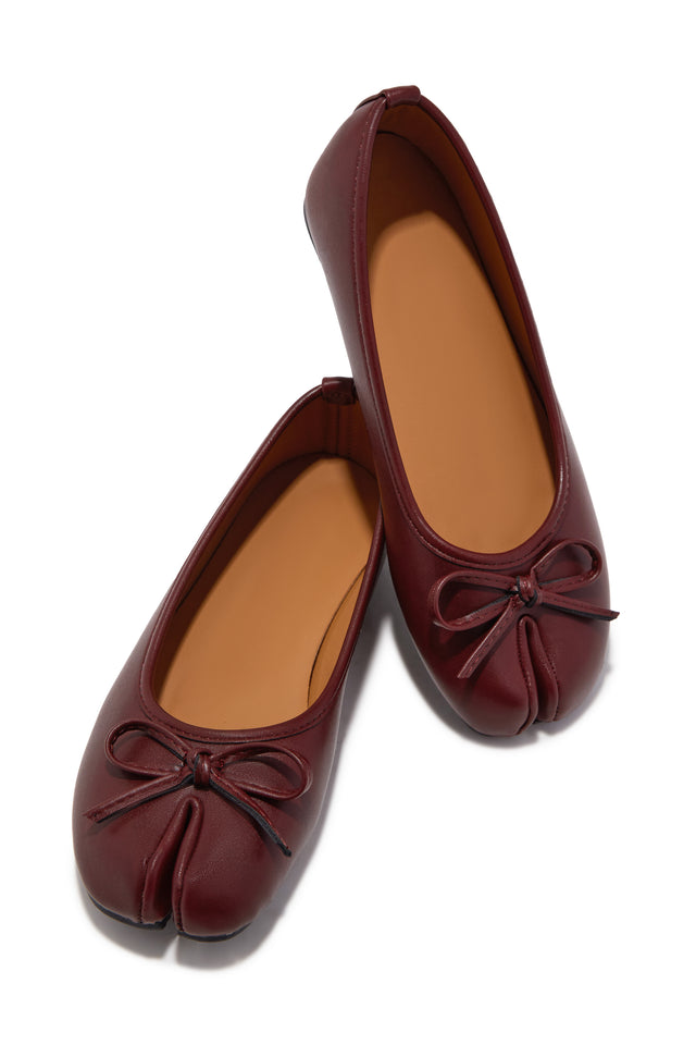 Load image into Gallery viewer, Zyra Bow Tabi Ballet Flats - Wine