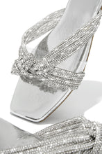 Load image into Gallery viewer, Front Knott accent