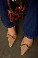 Load image into Gallery viewer, Coraima Mule Heel Pumps - Nude