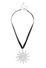 Load image into Gallery viewer, Silver Pendant Choker