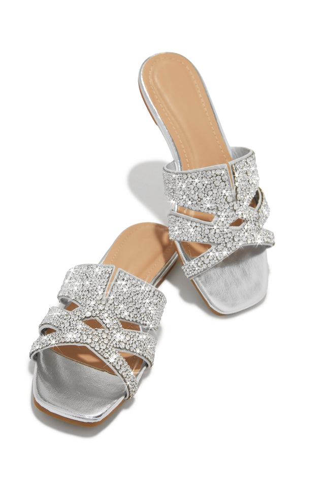 Load image into Gallery viewer, Silver-Tone Embellished Sandals