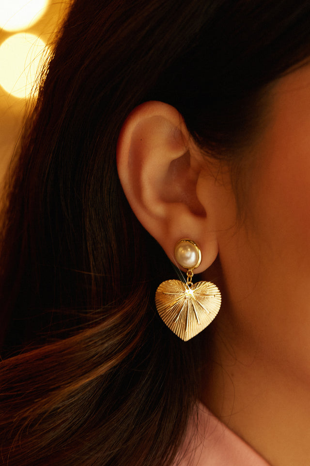 Load image into Gallery viewer, Adoria Heart Embellished Earring - Gold