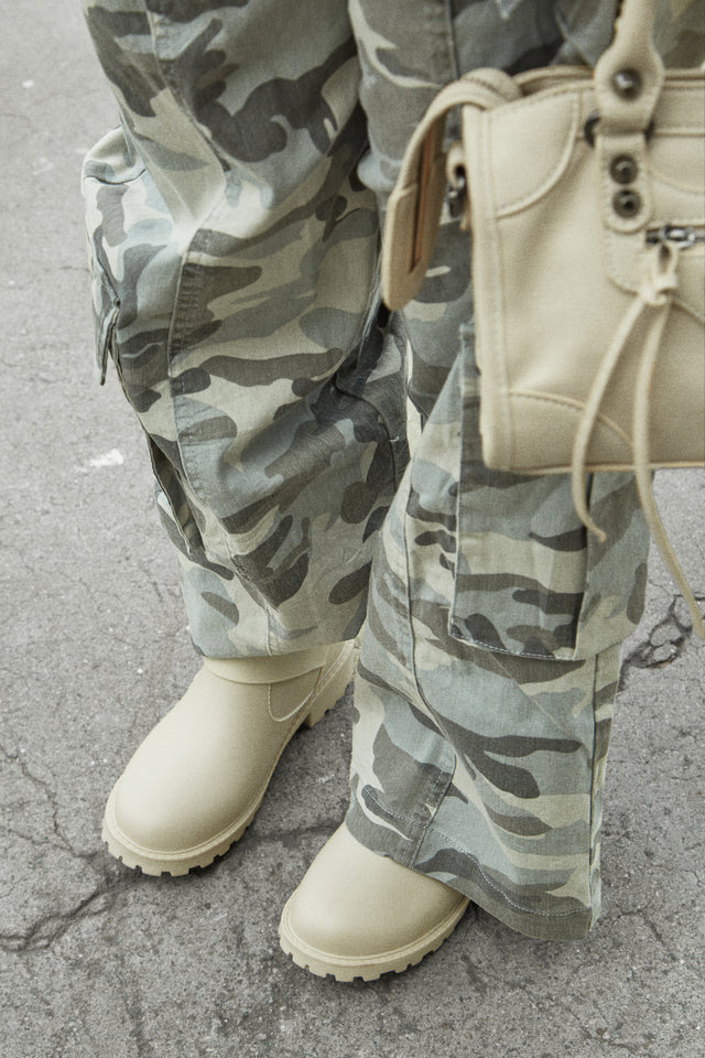 Load image into Gallery viewer, Stormy Water Resistant Rain Boots - Nude
