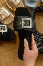 Load image into Gallery viewer, Women Holding Black Sandals