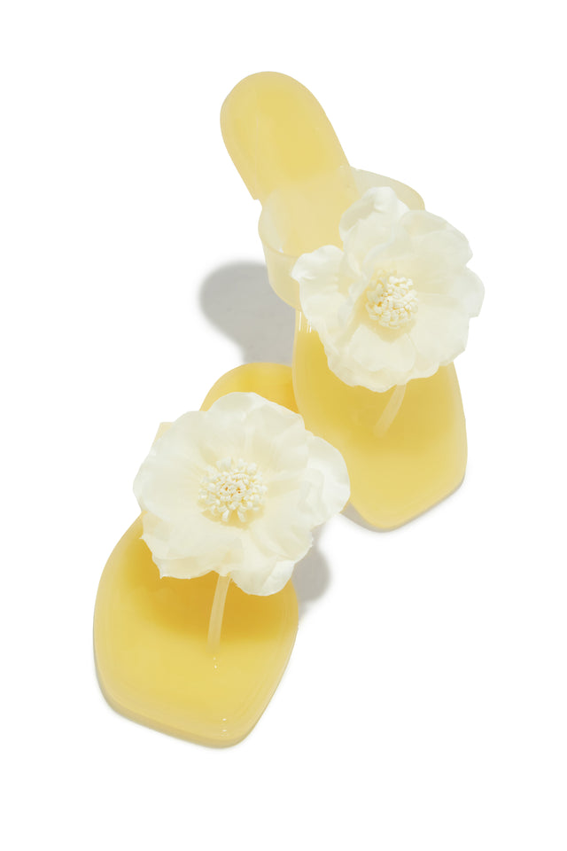 Load image into Gallery viewer, Ray Of Sunshine Slip On Jelly Sandals - Yellow