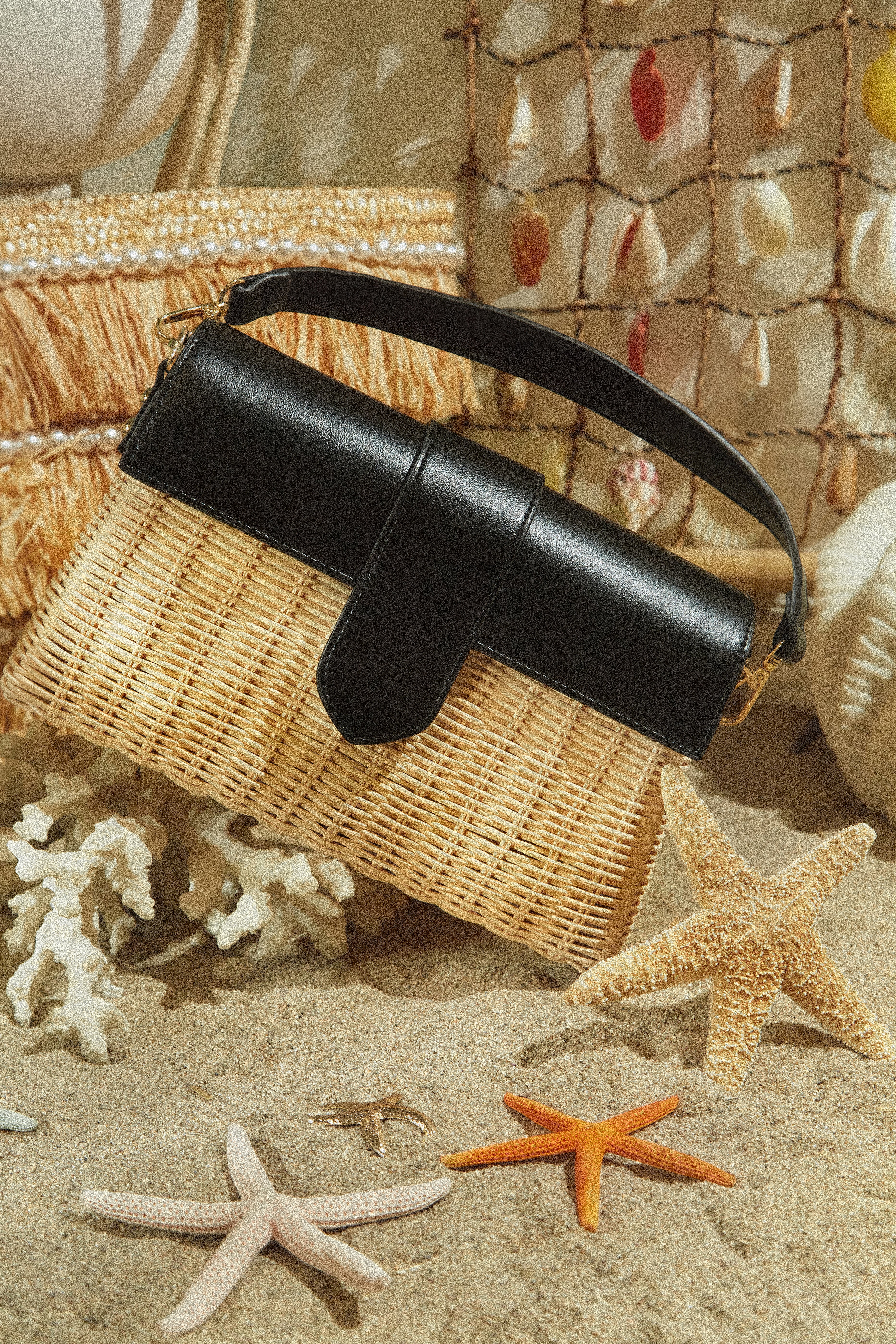 Miss Lola | Ysabel Black Woven Straw Crossbody Bag – MISS LOLA